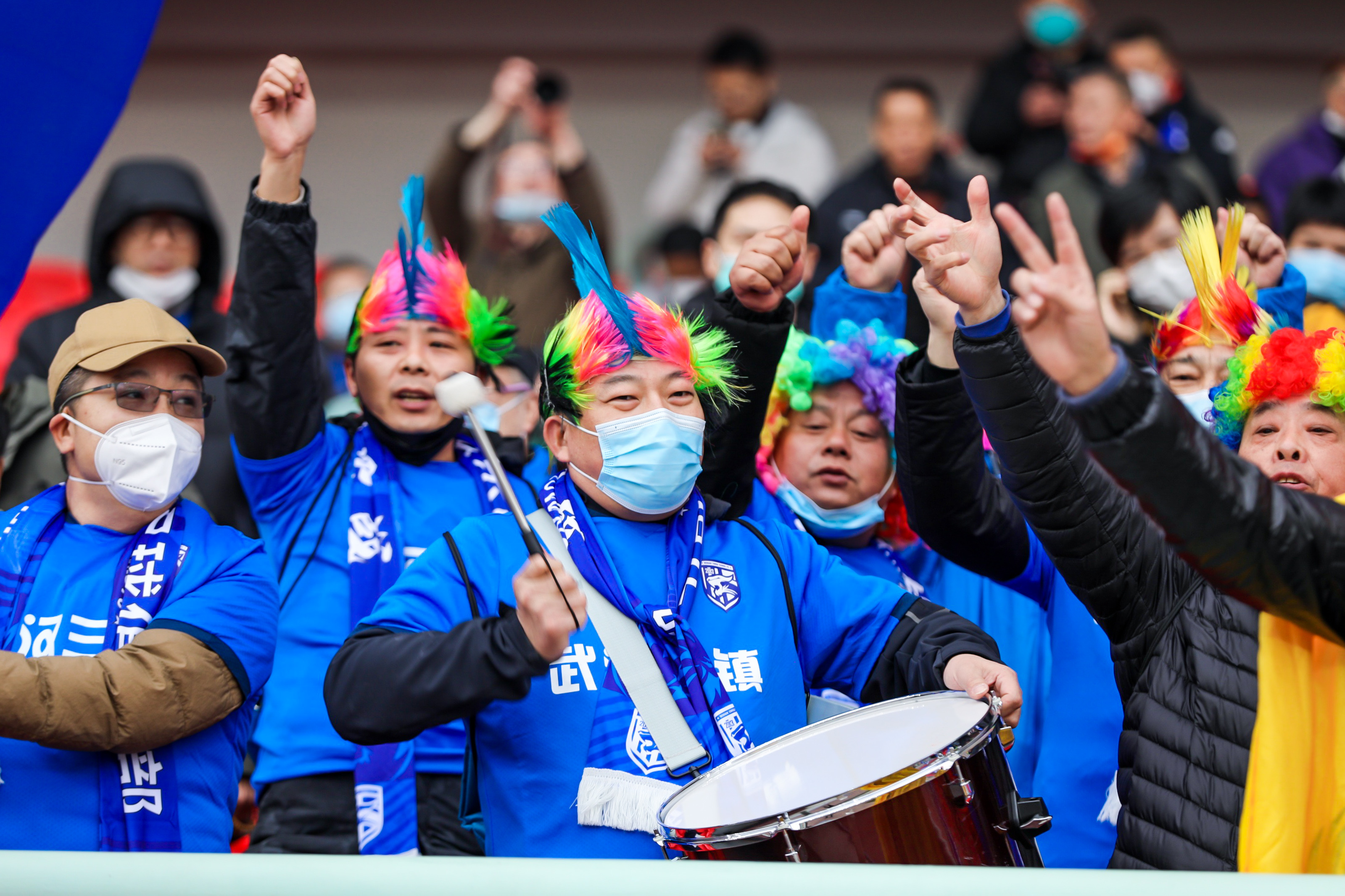 菲尼克斯太阳训练开放日；今晚单刀错失引欢呼；中超在即；训练强度明显提升的简单介绍
